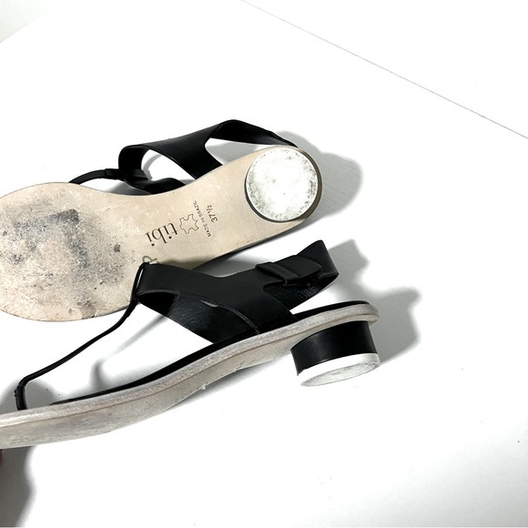 Tibi. Morgan. Round short heel thong sandals - Picture 4 of 4
